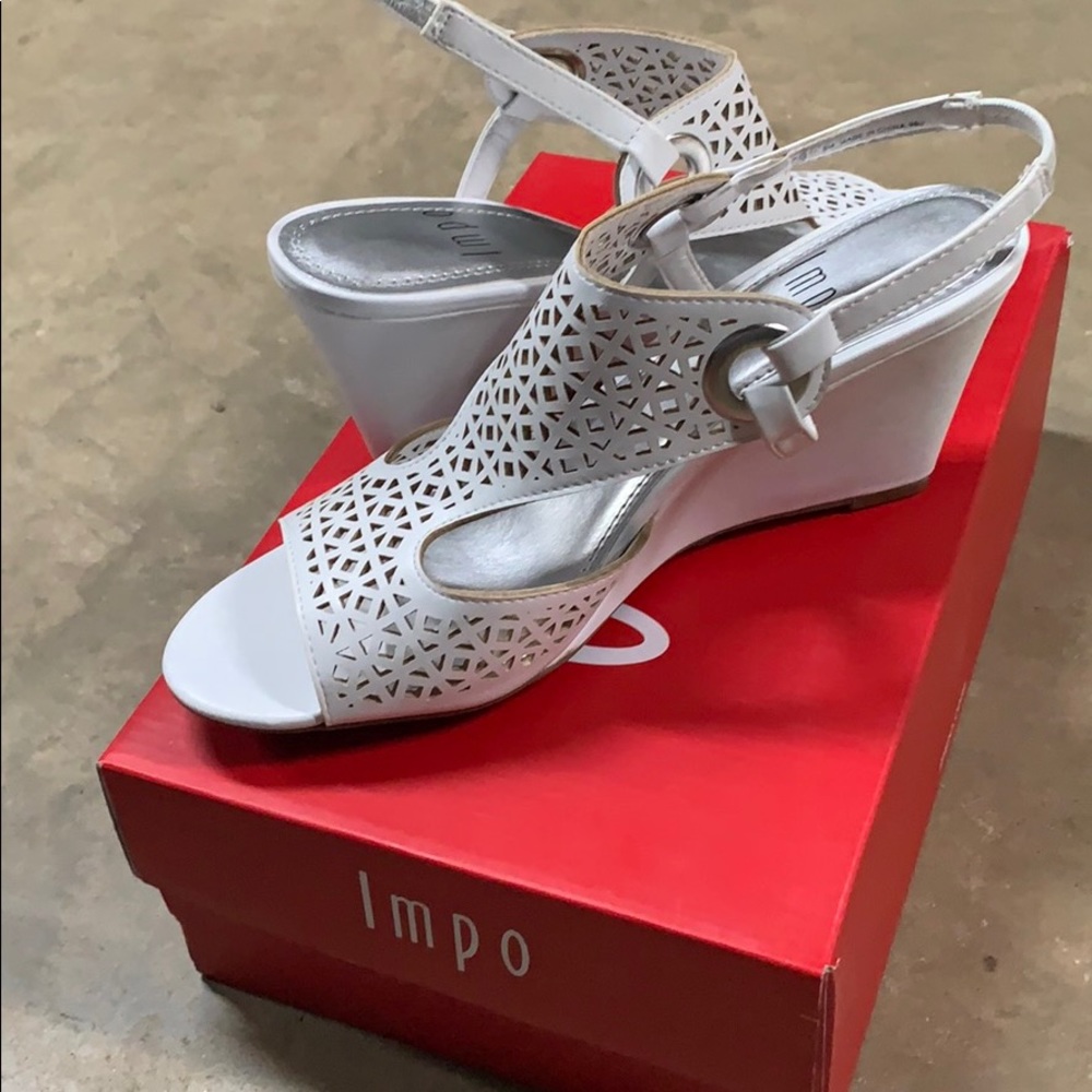 Impo sandals